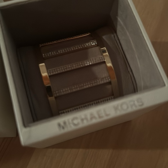 authentic MK Cuff bracelet - Picture 2 of 4